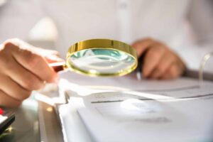 Dieses Bild zeigt: Eine Auftragsverarbeitung im Sinne der DSGVO in der Cloud.